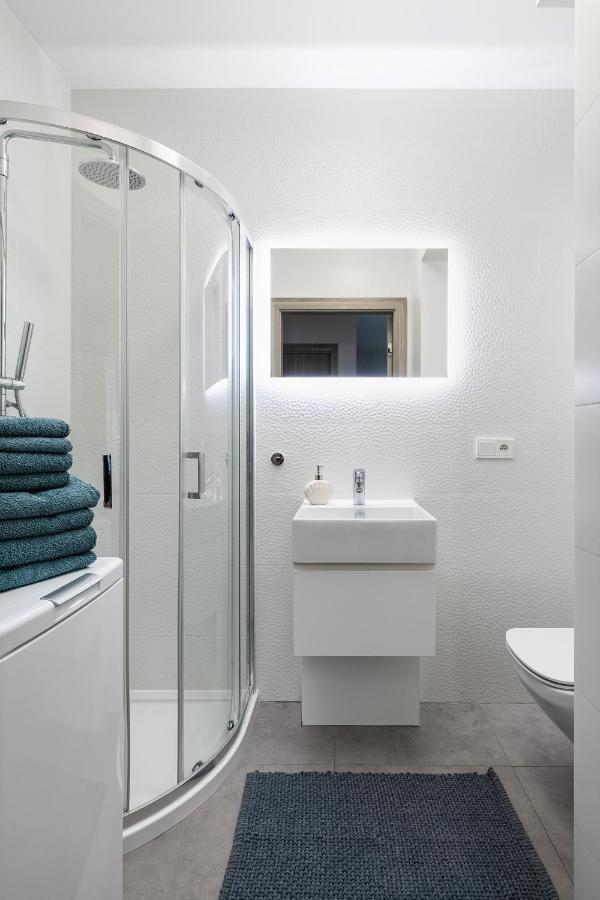 Apartment 9 *