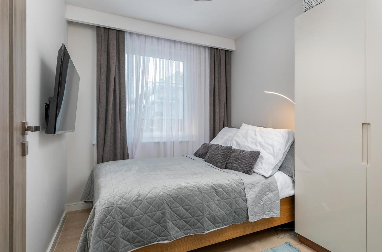 Apartment 9 *